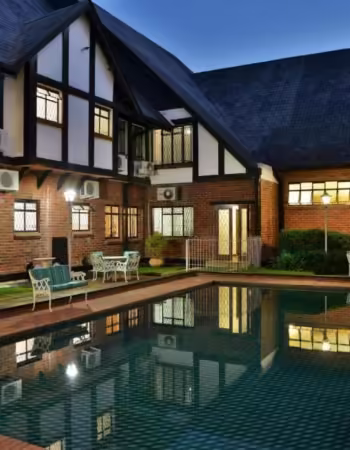 Cresta Churchill Hotel