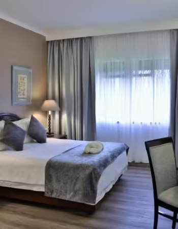 Cresta Churchill Hotel