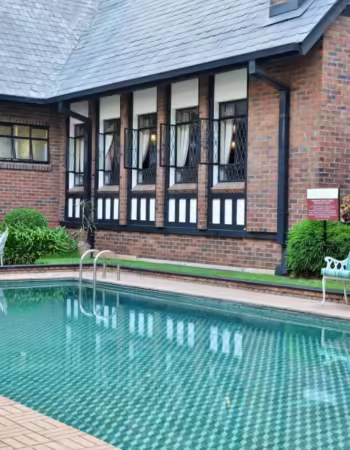 Cresta Churchill Hotel