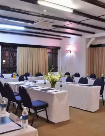 Cresta Churchill Hotel